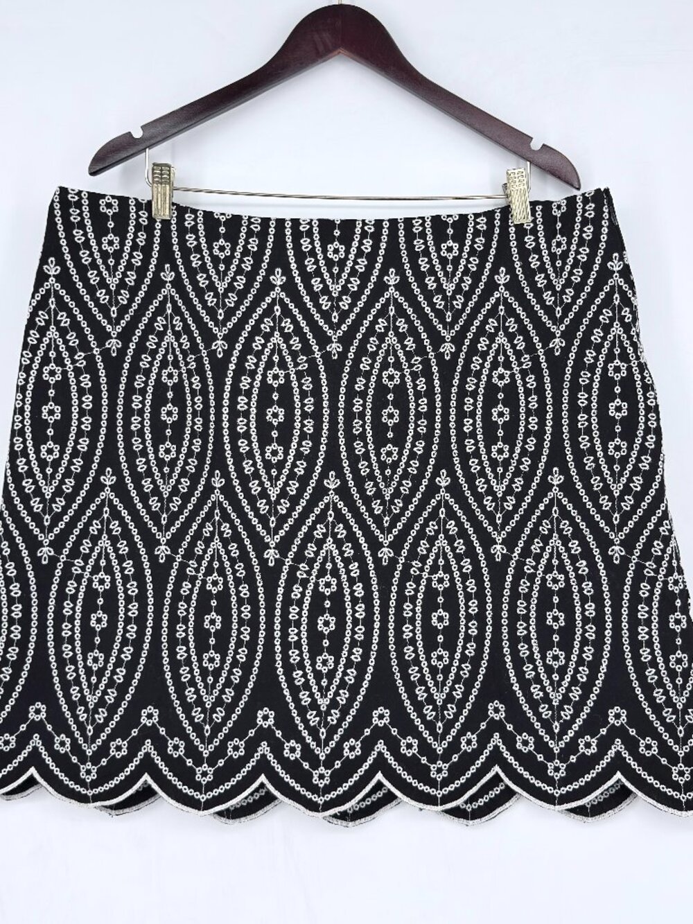 LOFT Plus Embroidered Scalloped Shift Skirt 14 Black White Cotton Mini Boho New